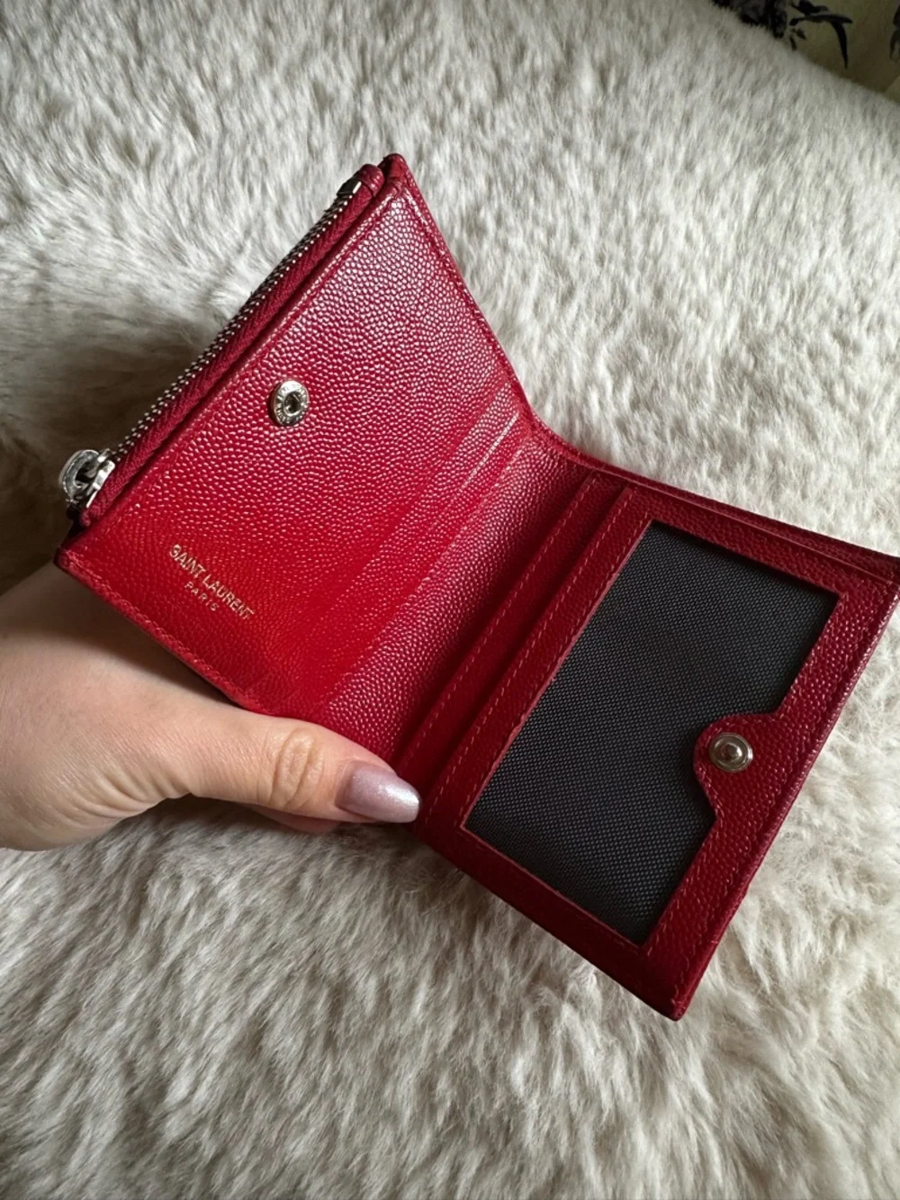 Yves Saint Laurent CASSANDRE MATELASSÉ BI-FOLD WALLET IN GRAIN DE POUDRE LEATHER - Picture 6 of 6